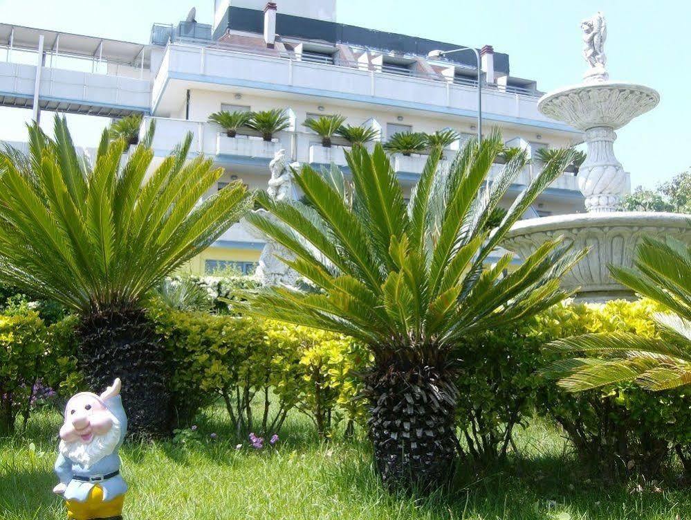 Hotel Marina Roseto Degli Abruzzi Εξωτερικό φωτογραφία